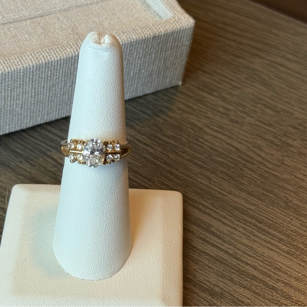 Gold Ring - Picture 3 of 11